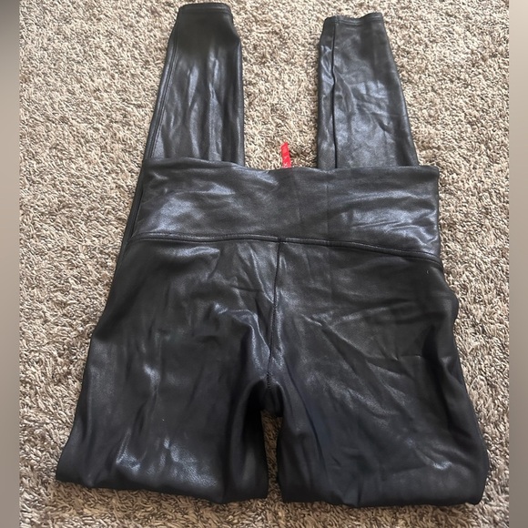 SPANX Black Faux Leather Leggings Like New! Size Large - Picture 4 of 4